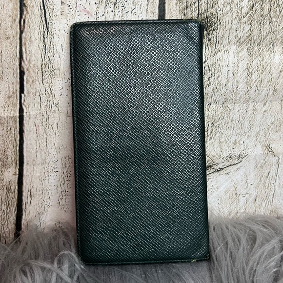 LOUIS VUITTON - taiga long wallet - Picture 2 of 11